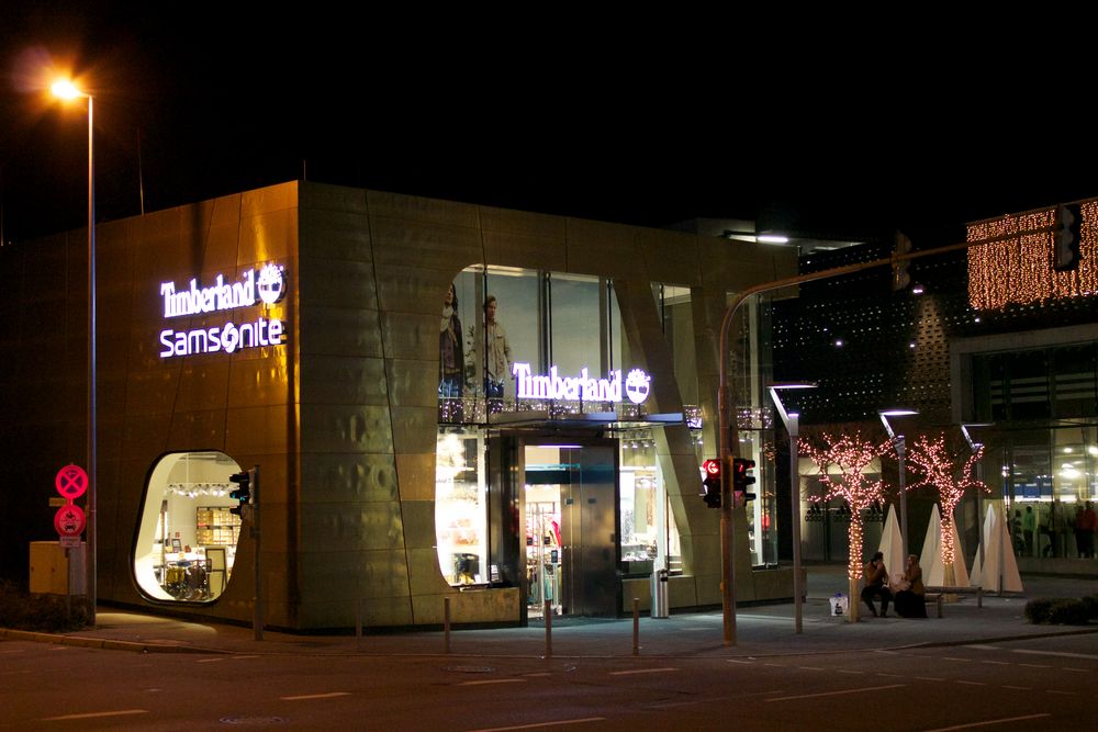 Outlet City Metzingen Timberland Store By Night Foto Bild Architektur Architektur Bei Nacht Gebaude Bilder Auf Fotocommunity