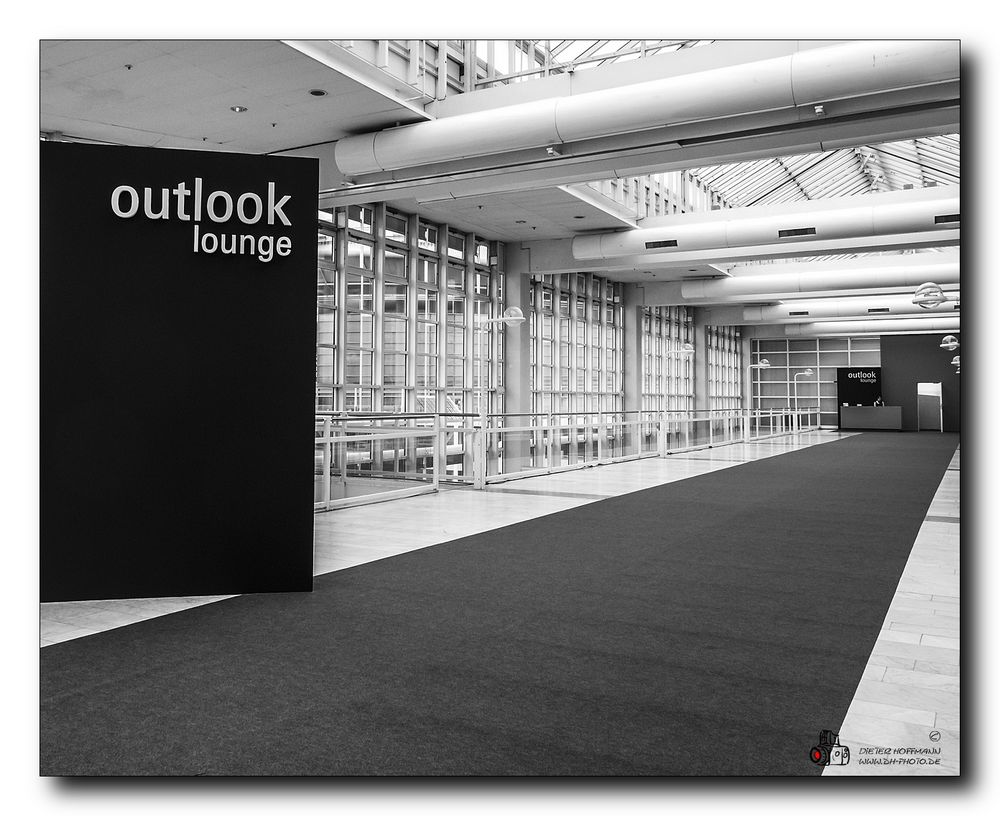 outlook - lounge