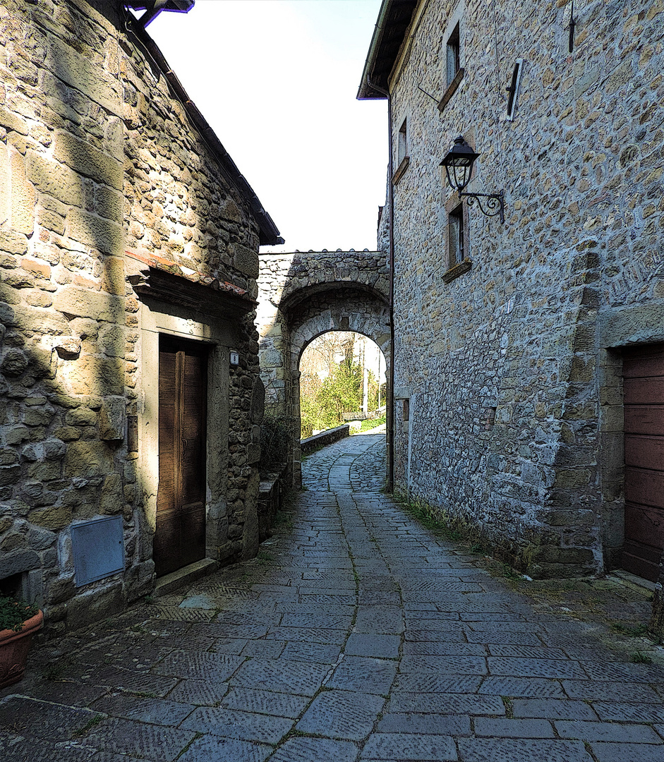 Outside the medieval village - Außerhalb des mittelalterlichen Dorfes 