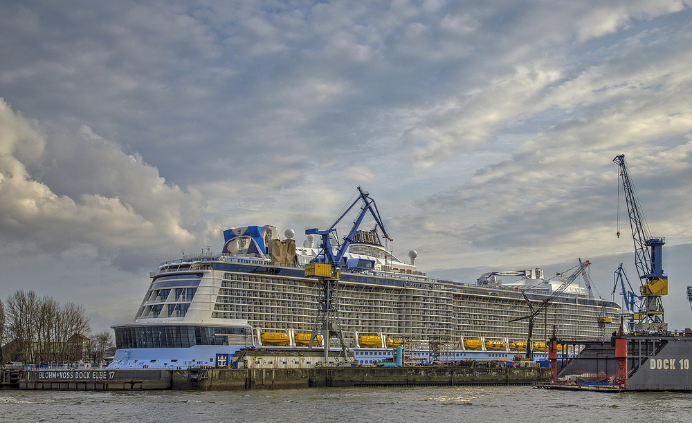 "Ovation of the Seas"