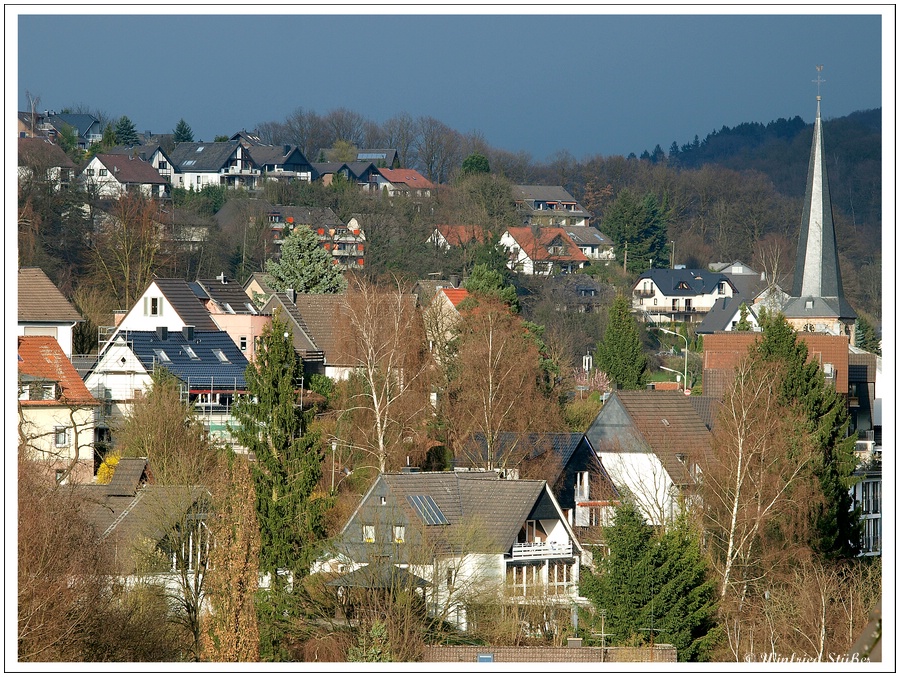 OVERATH im Bergischen Land: Blick auf Klarenberg und Ferrenberg