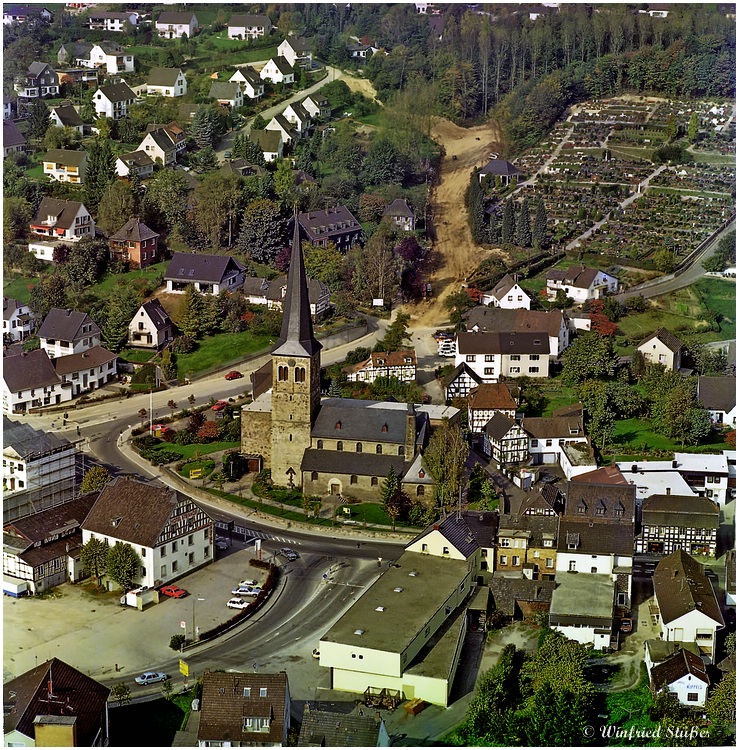 Overath, Ortskern mit Pfarrkirche St. Walburga -1