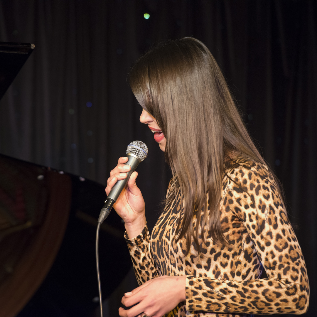 Oxana - Jazz Singer