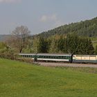 Ozeanblau-beiges am Schweizer InterCity