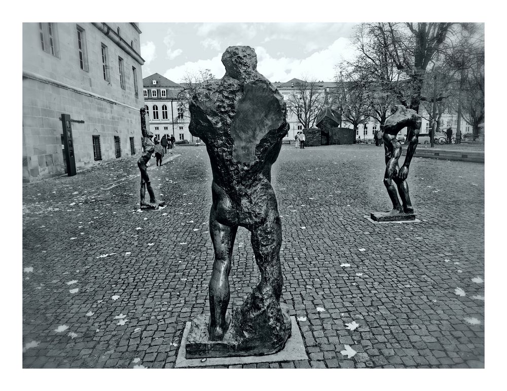 P_ 3 Figuren street. KUnSTStgt p30-25-2025-1026_032938-sw 