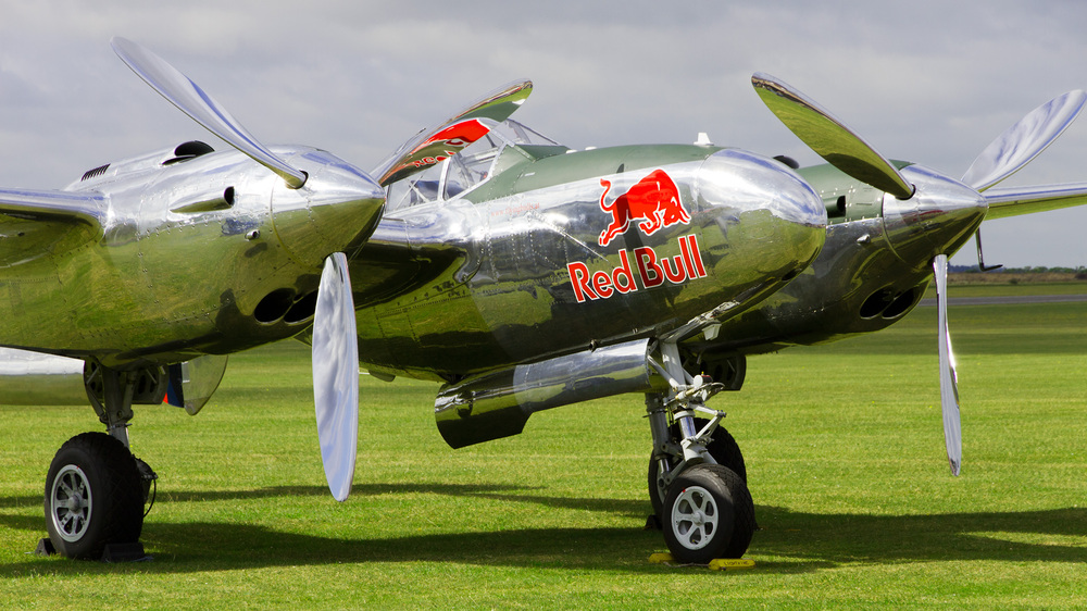 P-38L-F-5G-Lightning / Red Bull_1