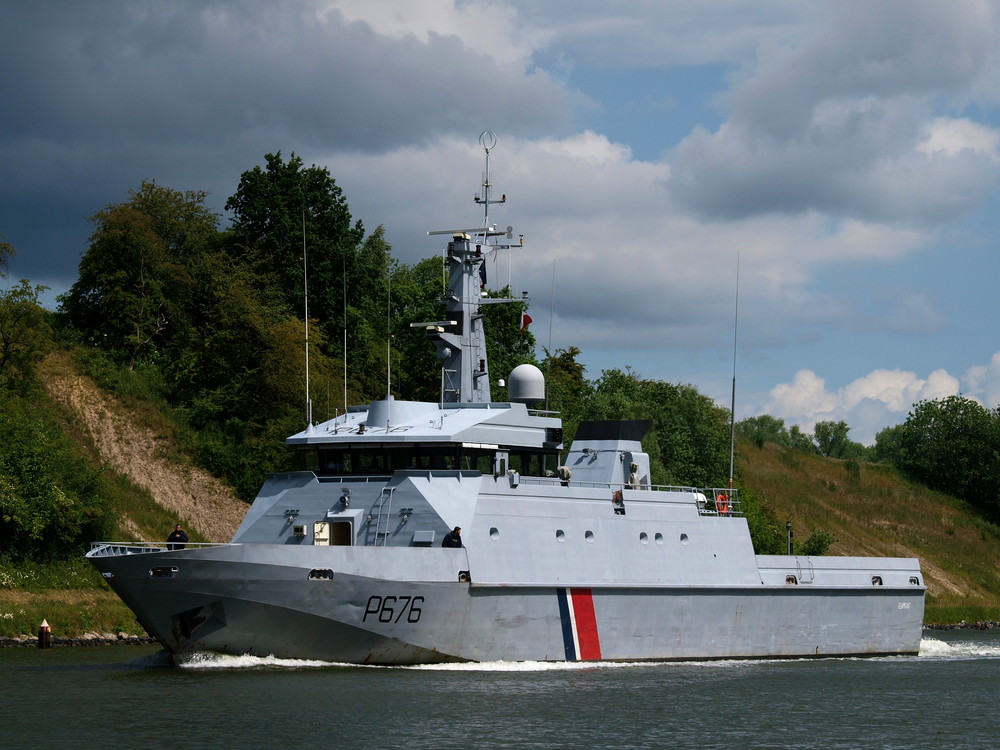 P 676 französisches Fischereipatrollienboot FLAMANT auf dem Nord-Ostsee-Kanal.