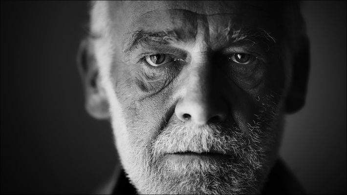 ..... p h o t o g r a p h e r .....