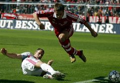 P. Lahm im Flug-FC Bayern München