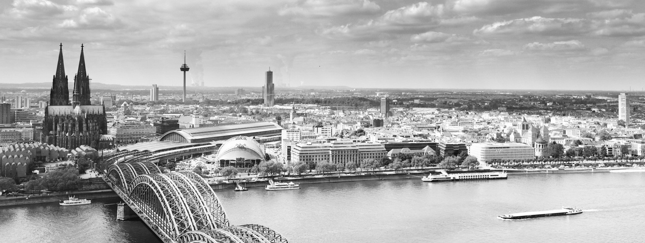 P1040278-281_cologne_pano_bw