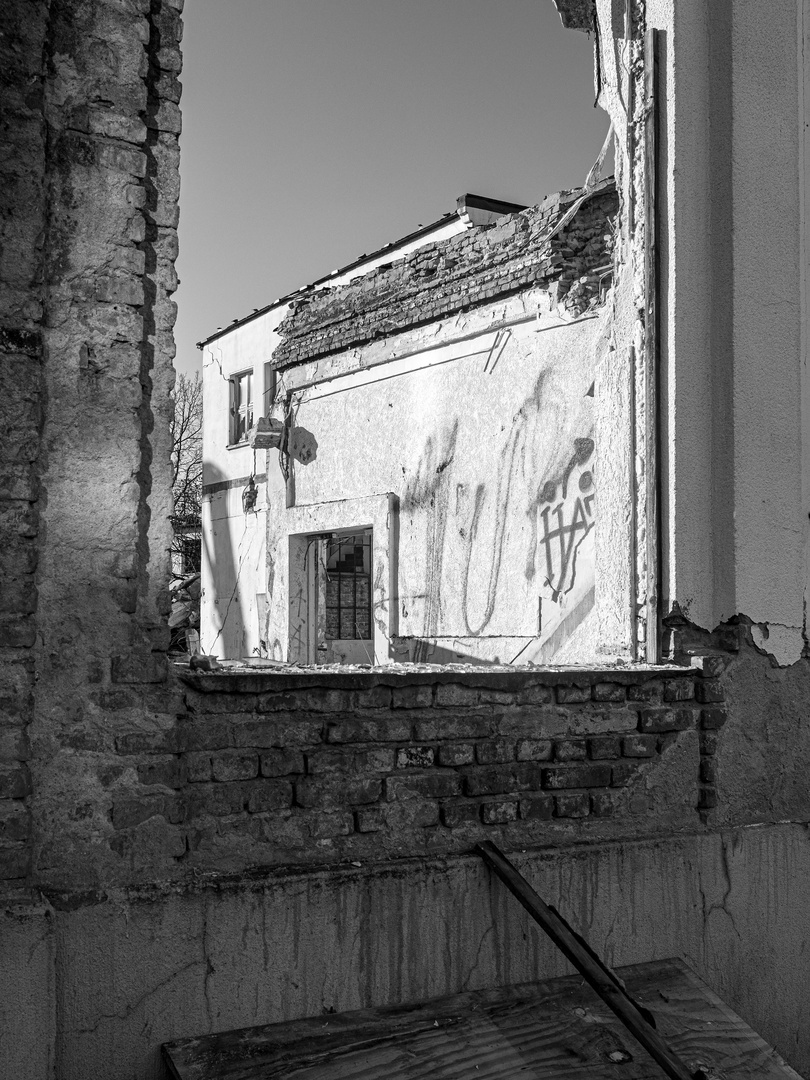 P1062755-Ruine-gustavsburgplatz-1