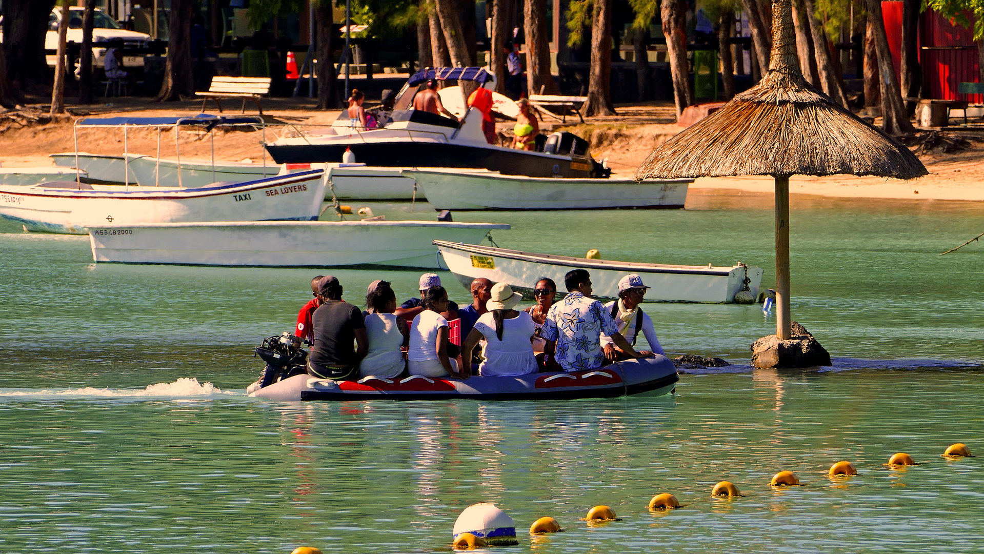 P1450399-b Boatpeople?