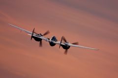 P38 Lightning im Sonnenuntergang