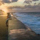 Paar am Malecón in Havanna