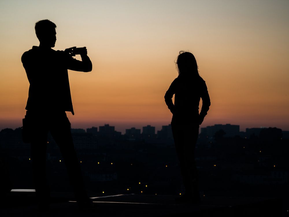 Paarfoto bei Sonnenuntergang