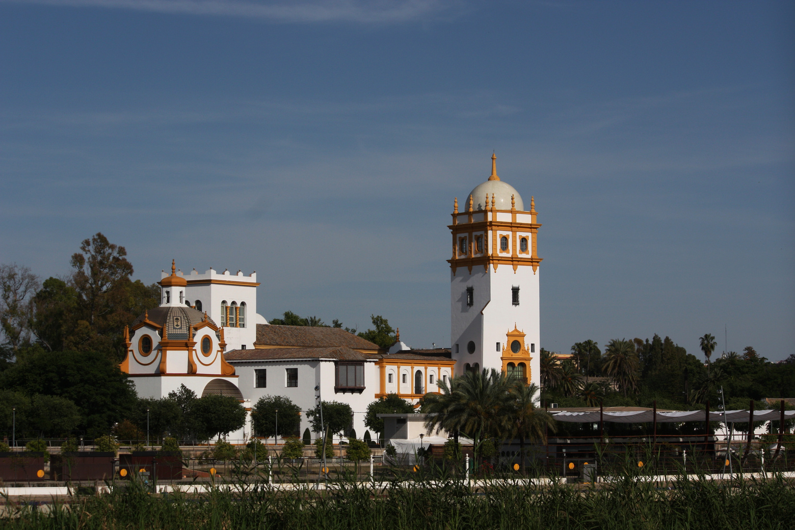 pabellón de Argentina asomado al Guadalquivir