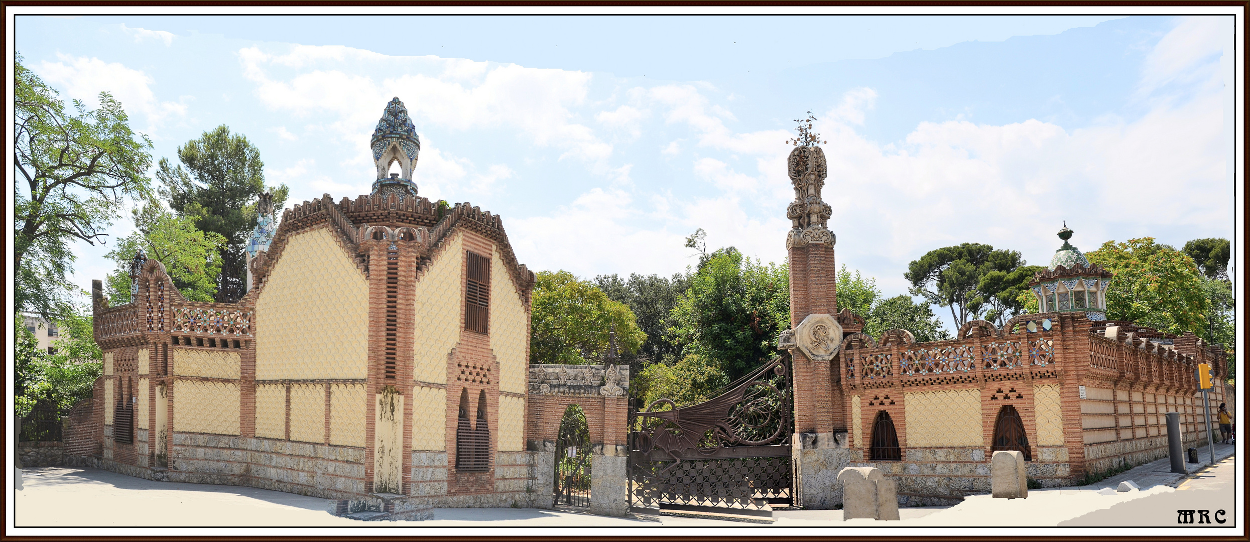 PABELLONES GUELL EN BCN, A. GAUDI