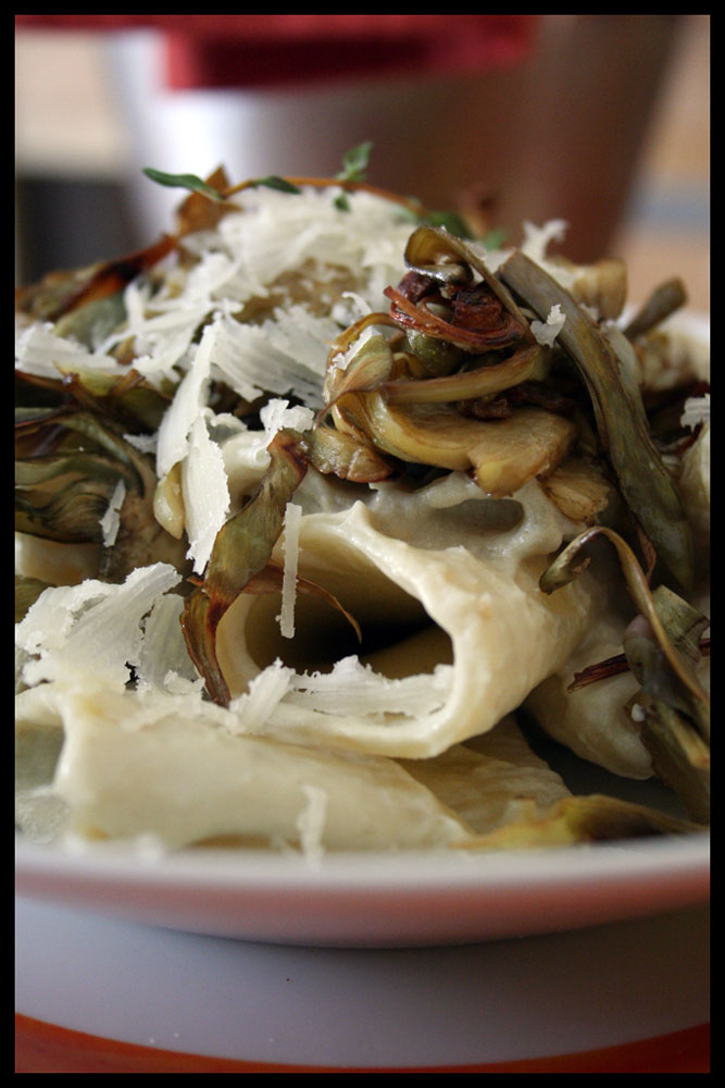 Paccheri con crema di ricotta e carciofi