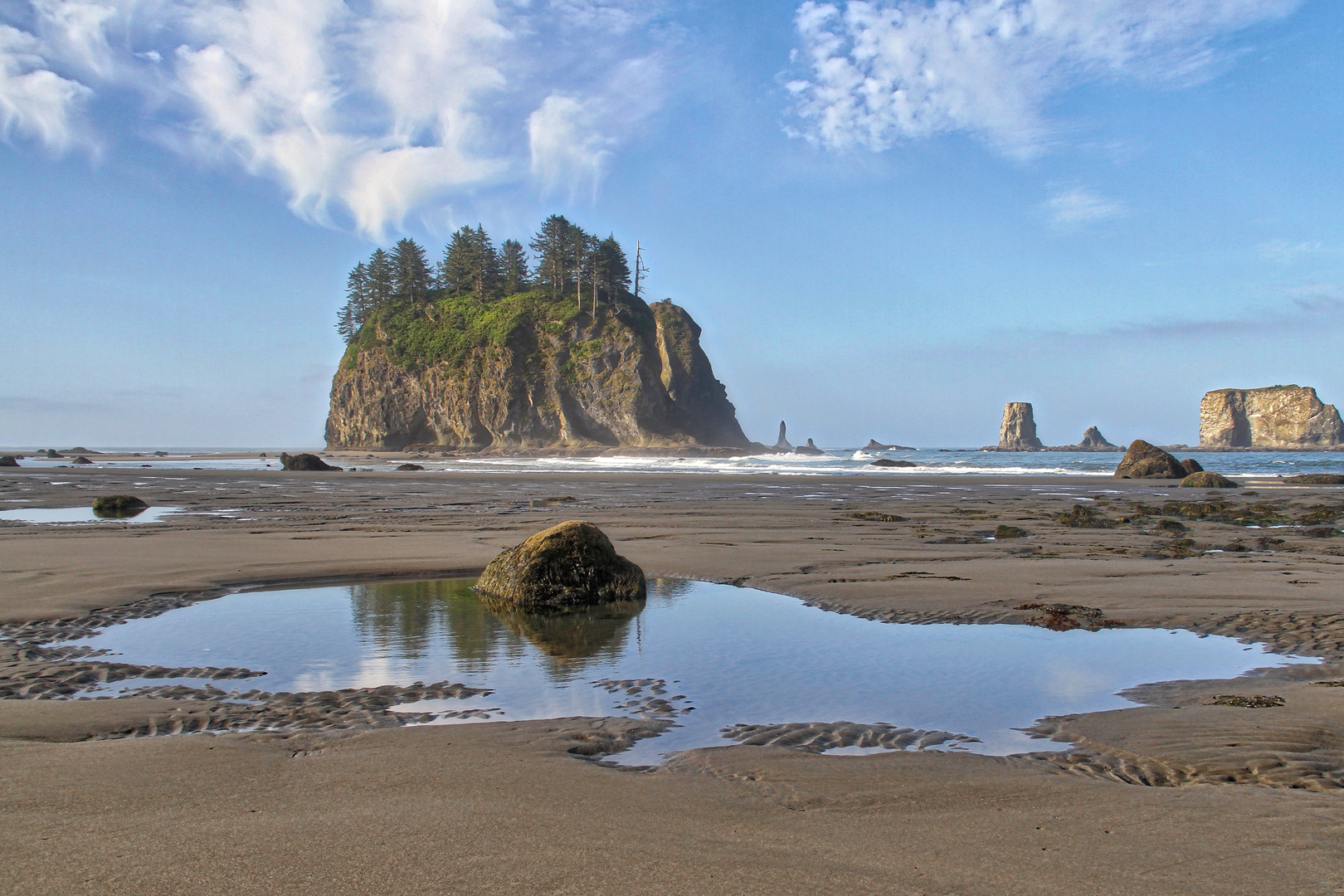 Pacific coast line at Second Beach near La Push