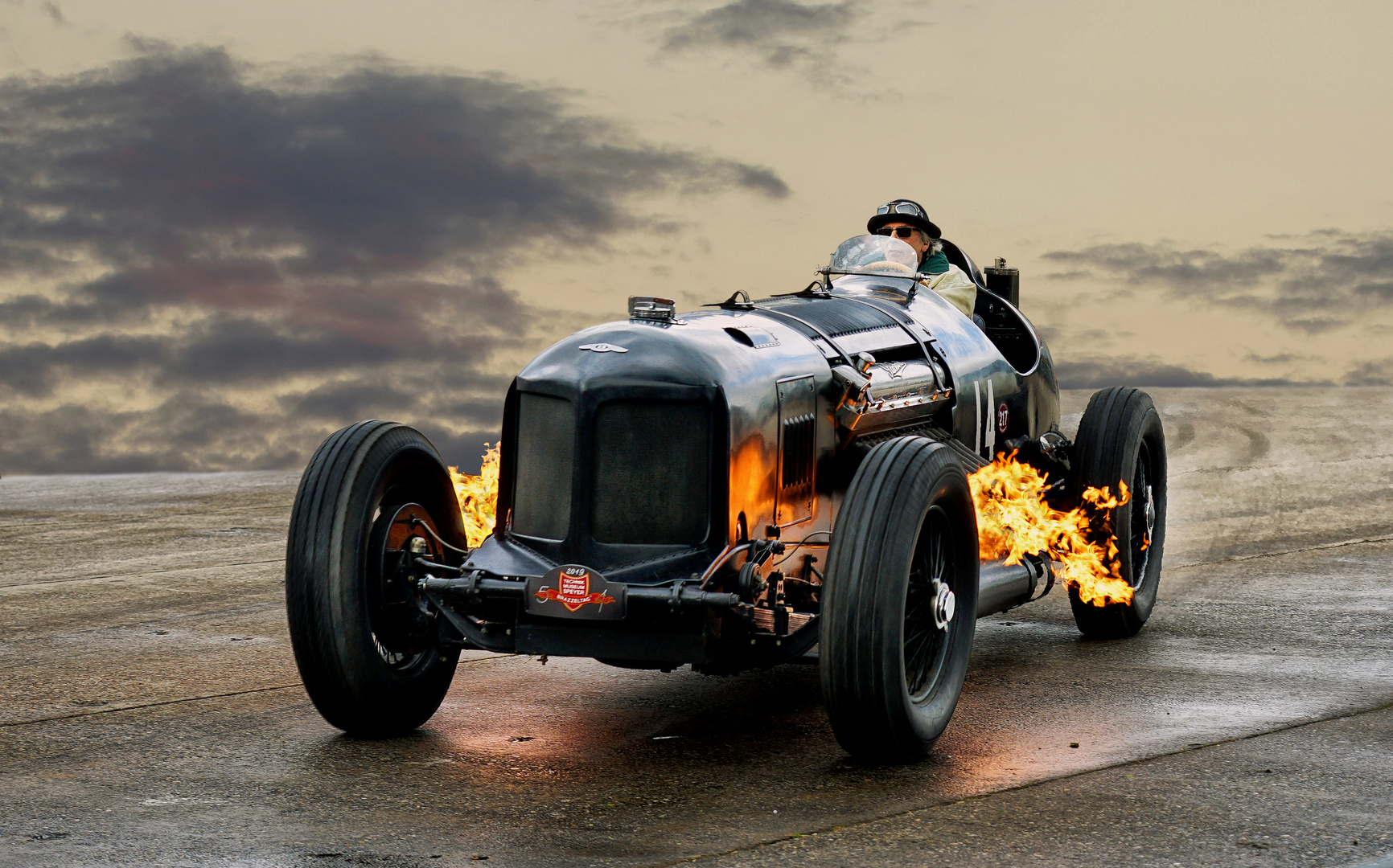 Packard Bentley - Feuer unter der Haube