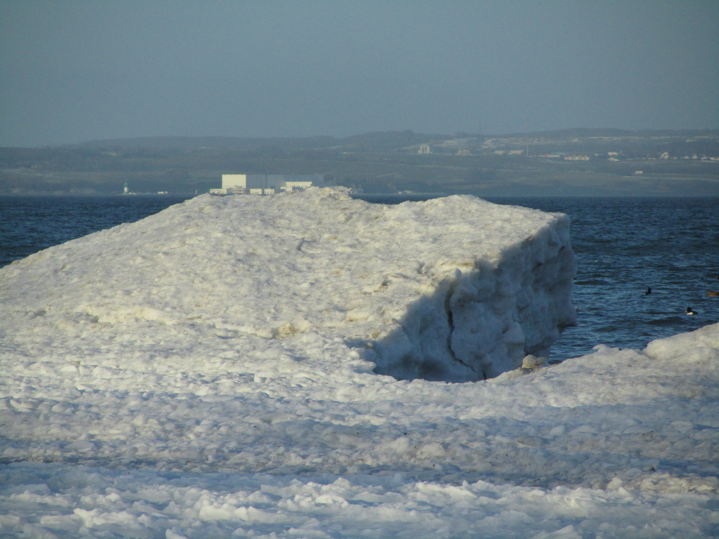 Packeis vor der deutschen Ostseeküste im Ostseebad Binz im Februar 2012