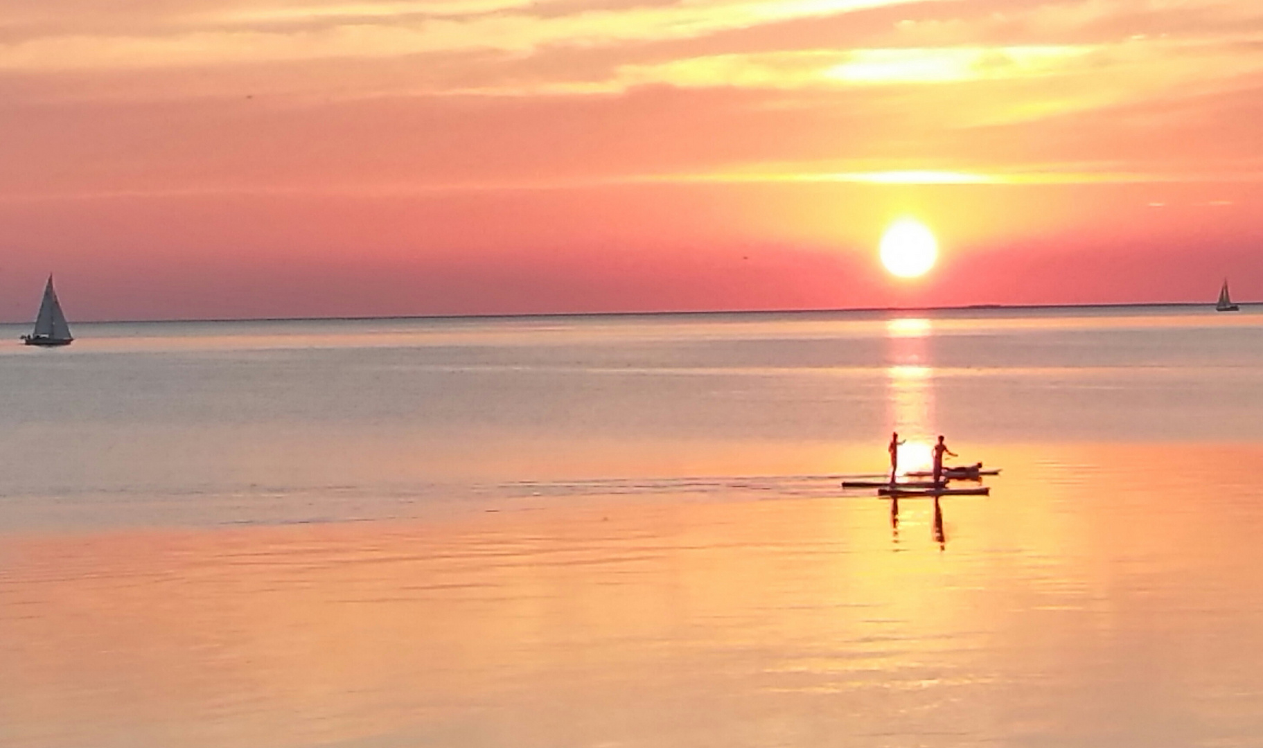 Paddeling im Sonnenuntergang