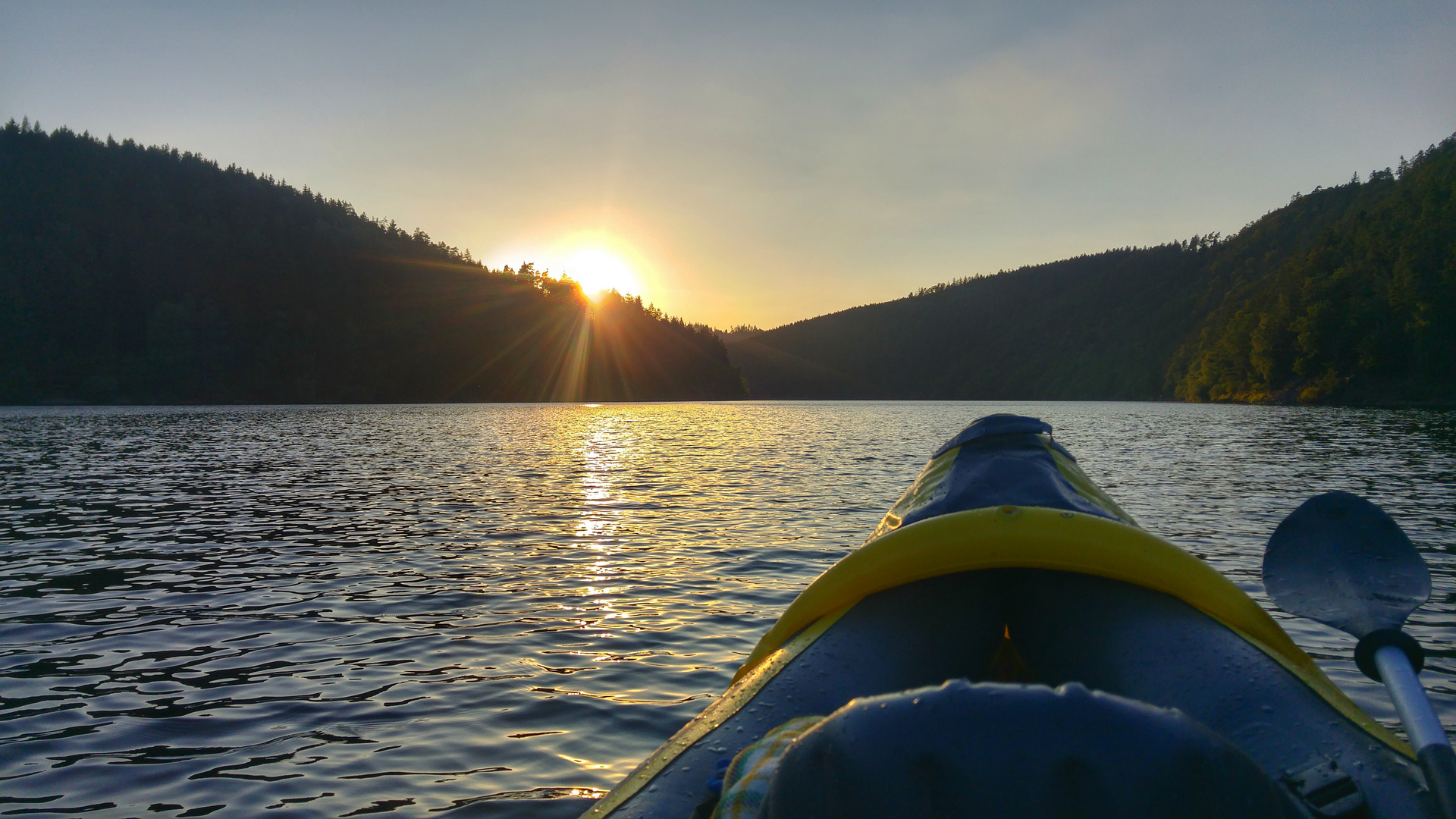 Paddeln in den Sonnenuntergang