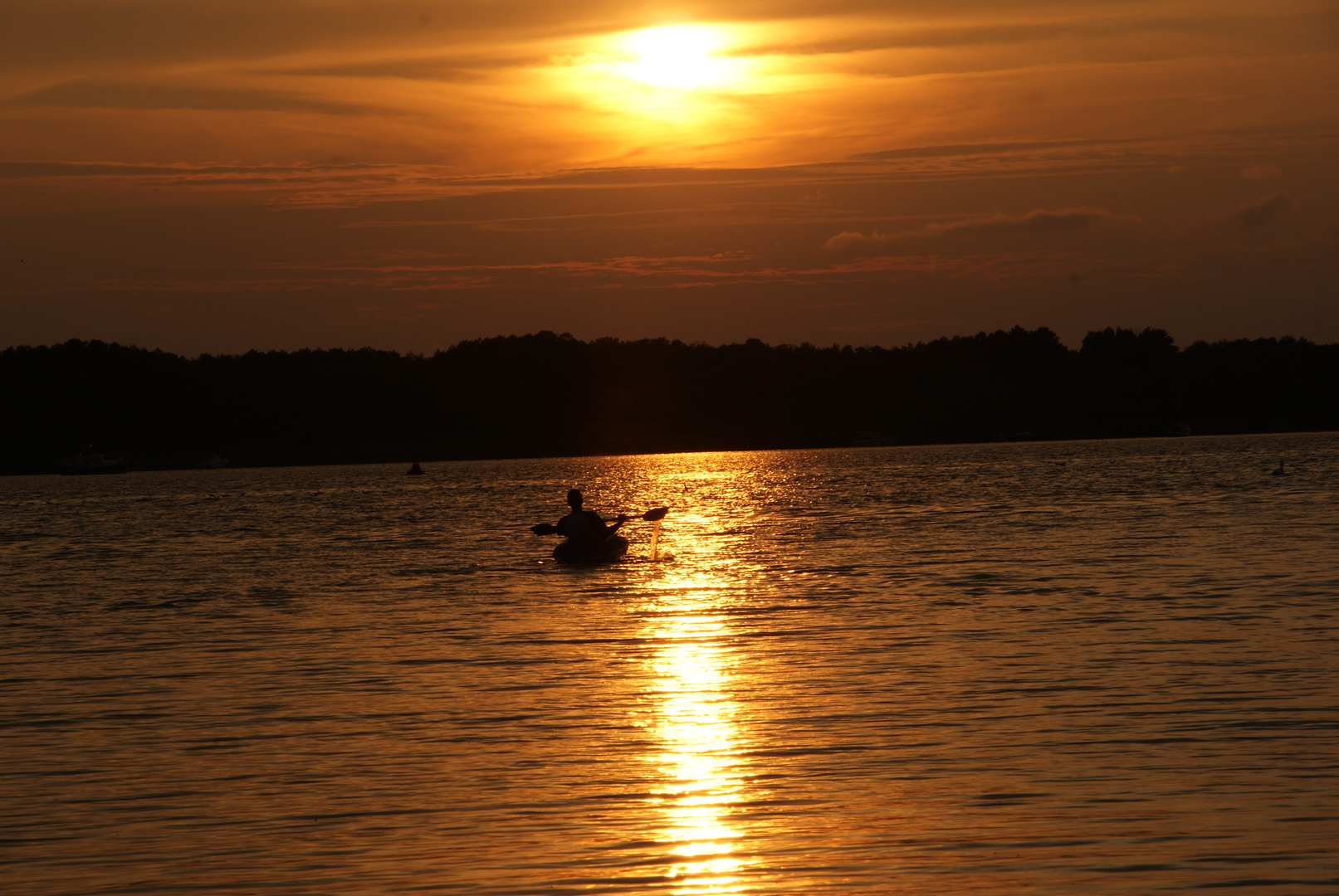 Paddeln in den Sonnenuntergang