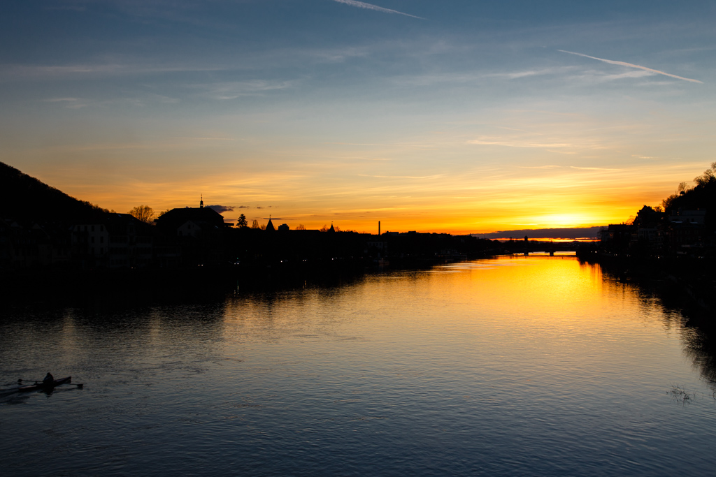 Paddeln in den Sonnenuntergang