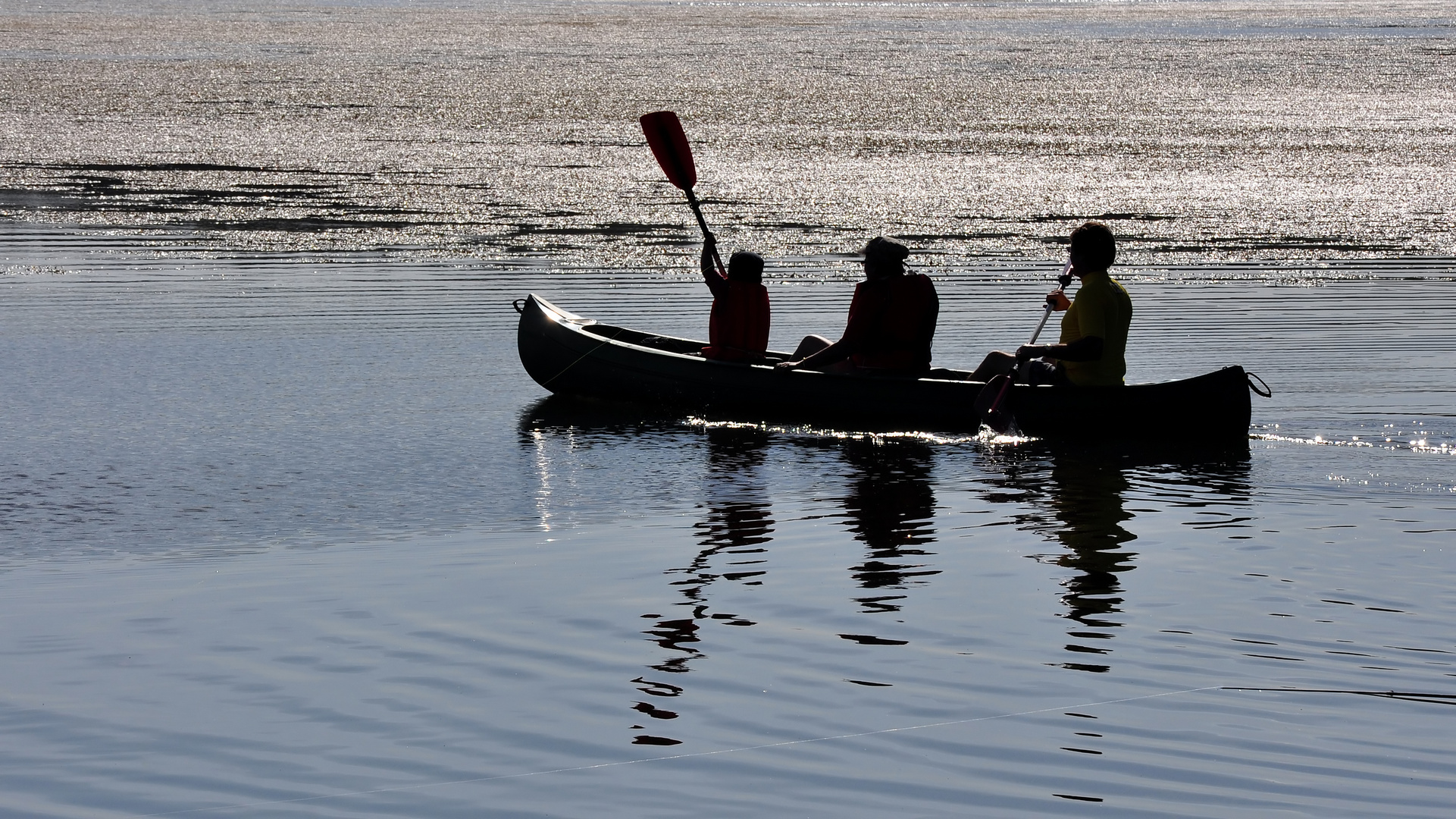 Paddler im Gegenlicht