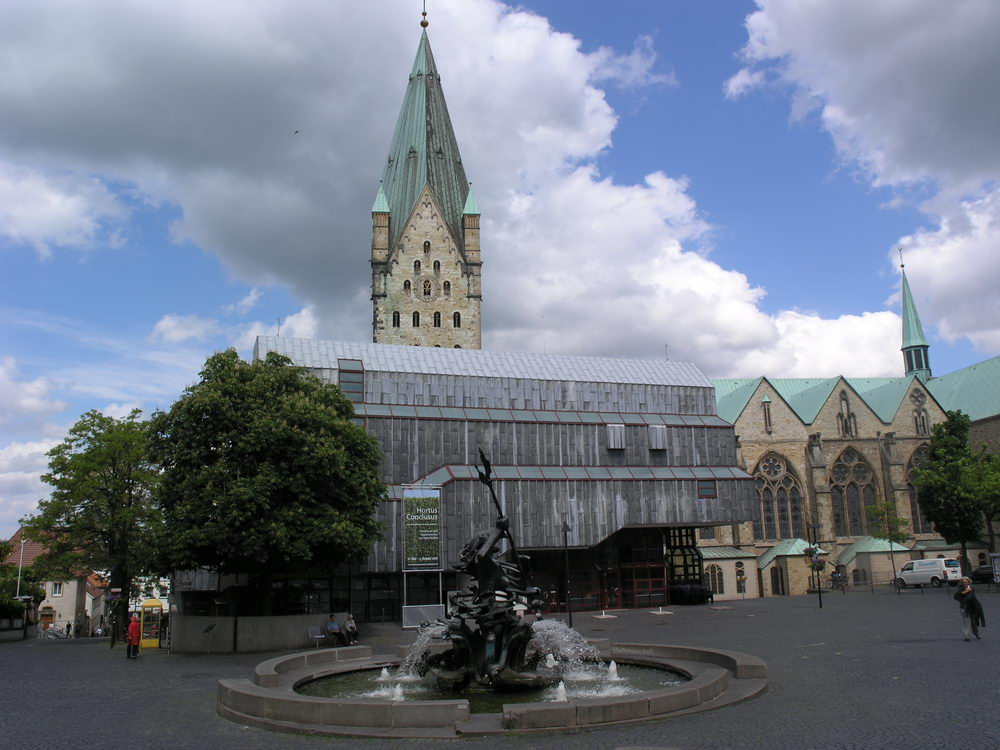 Paderborner Domplatz, mitte Mai 2007