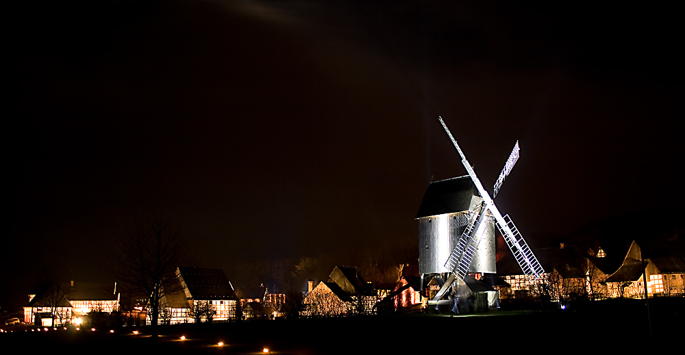 Paderborner Dorf bei Nacht