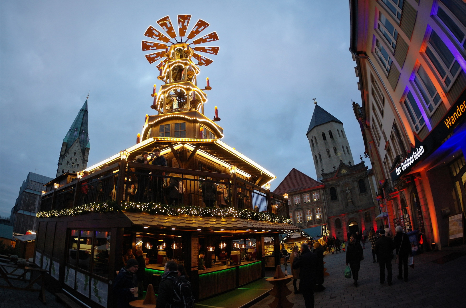 Paderborns gigantische Weihnachtspyramide 2021