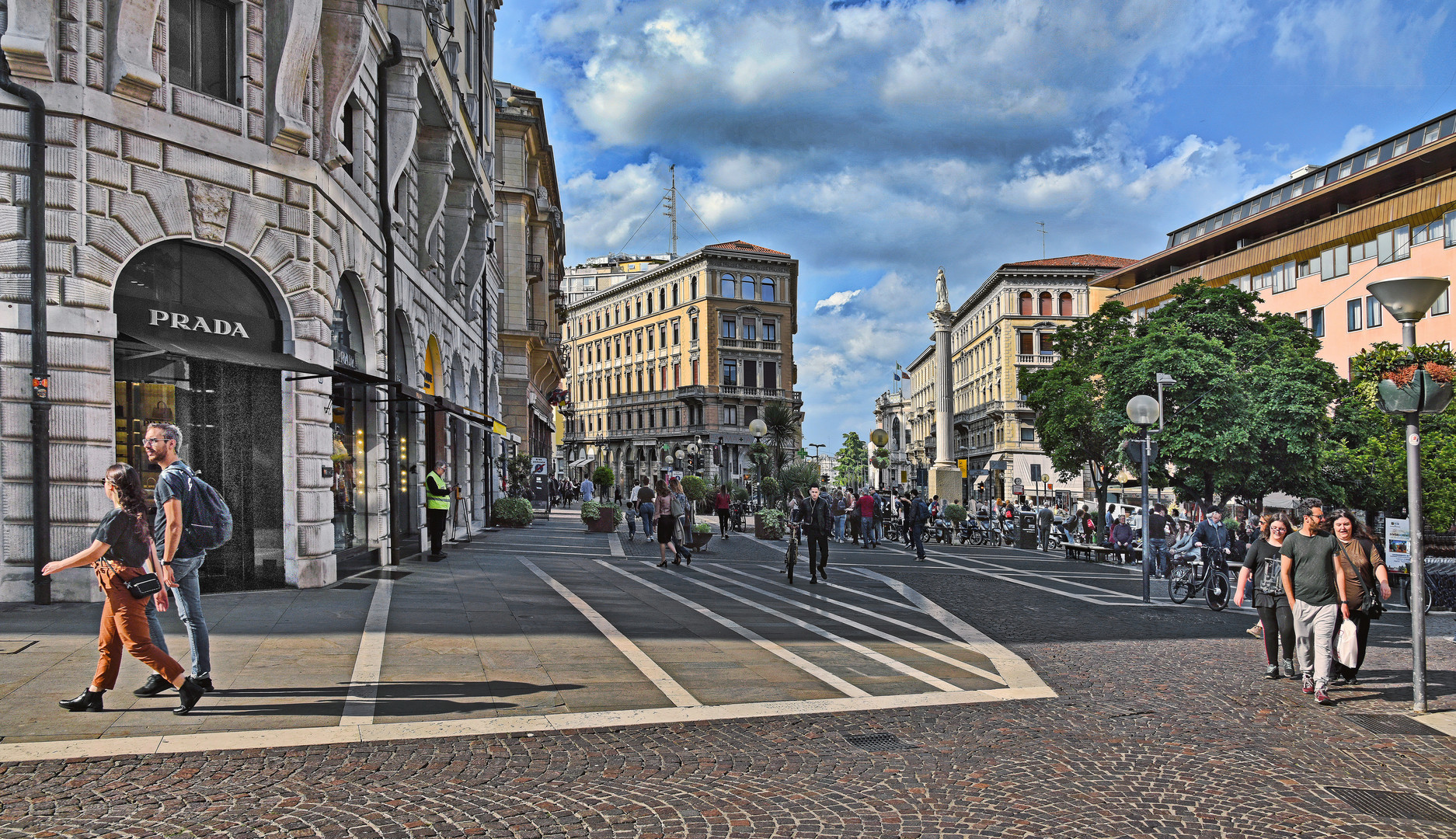 Padova  - Piazza Garibaldi angolo, Via Santa Lucia -