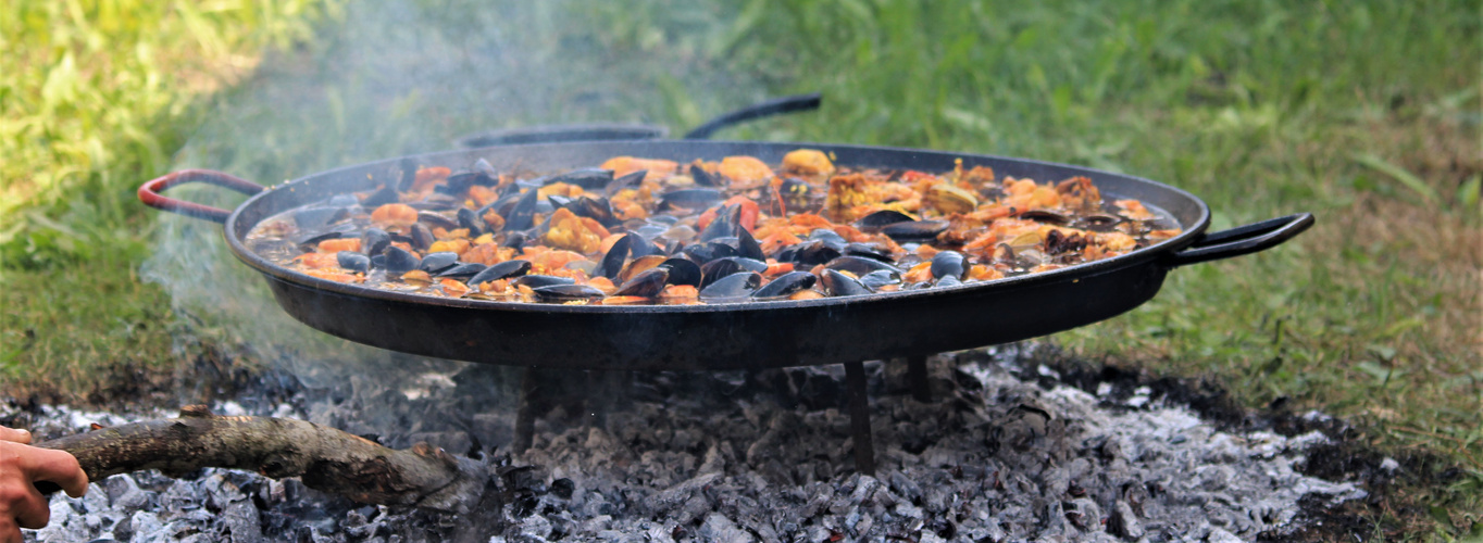 PAELLA EN PRÉPARATION 