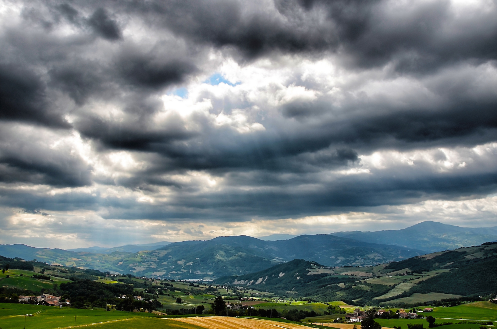 paesaggio appenninico val trebbia