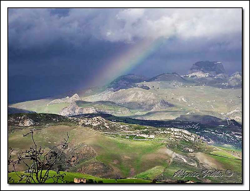 PAESAGGIO CON ARCOBALENO