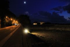 Paestum bei Nacht