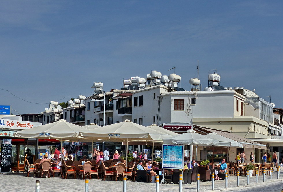 Pafos, Wasserreservoire auf den Dächern