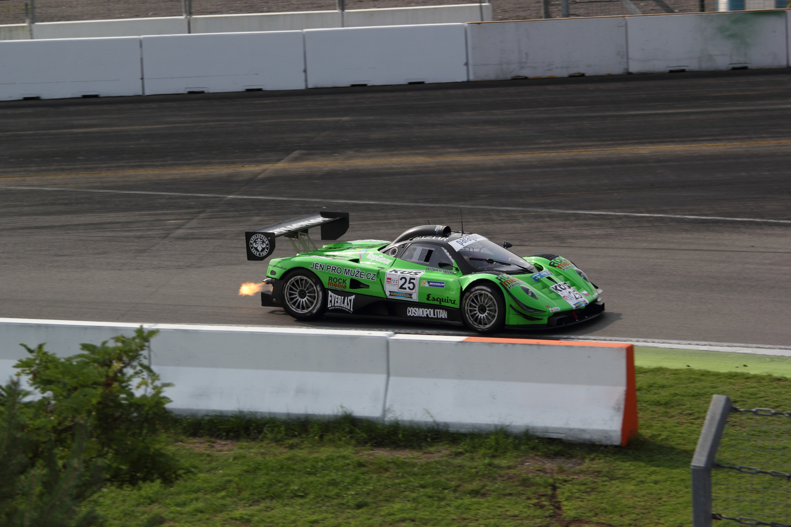 Pagani Zonda GR mit Feuer