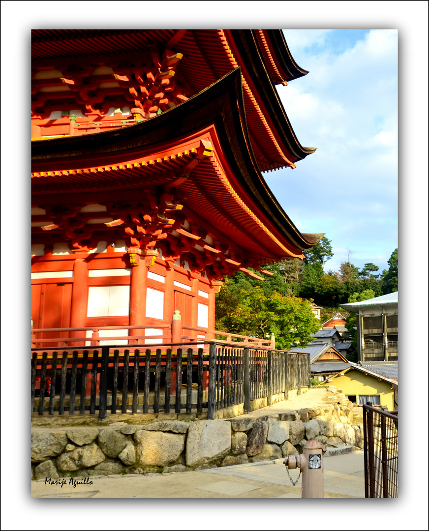 Pagoda de santuario sintoista en Miyajima