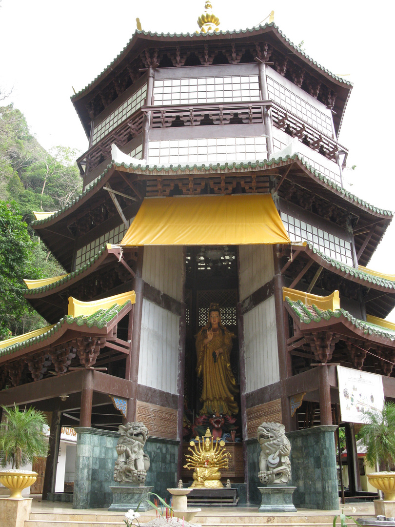 Pagode at Tiger Cave Temple, Krabi, Thailand