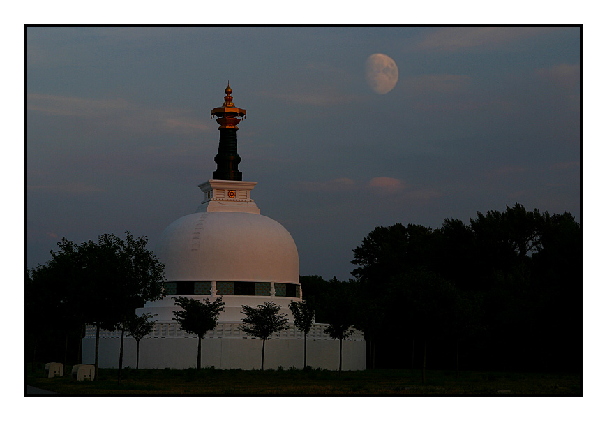 Pagode im Mondlicht