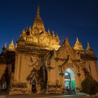 Pagode in der Nacht