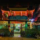 Pagode Tien Long bei Nacht