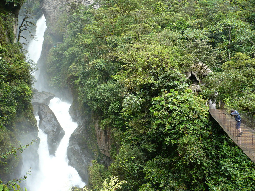 Pailon del Diablo - Wasserfall