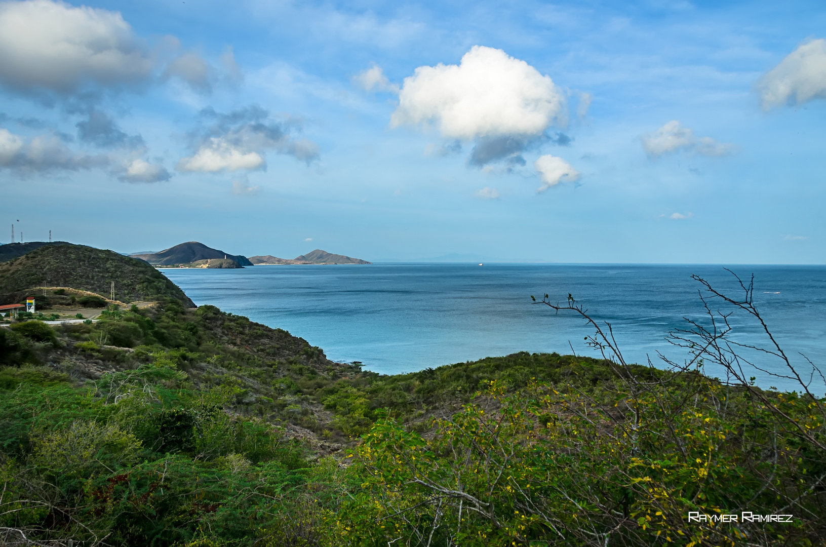 Paisaje Caribeño Mar y Montaña