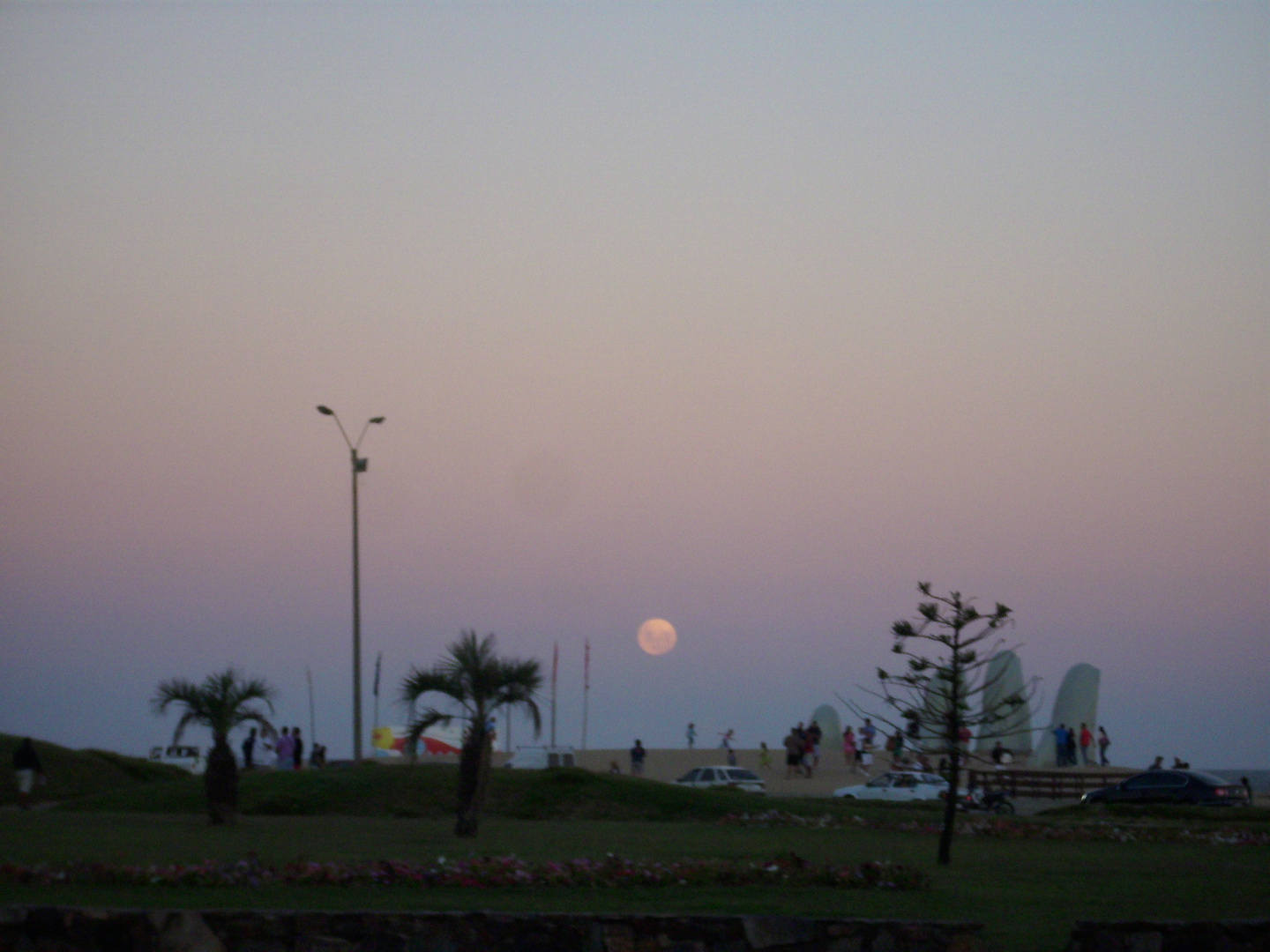 paisaje con luna brava