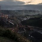 Paisaje minero en Gijón en la hora azúl