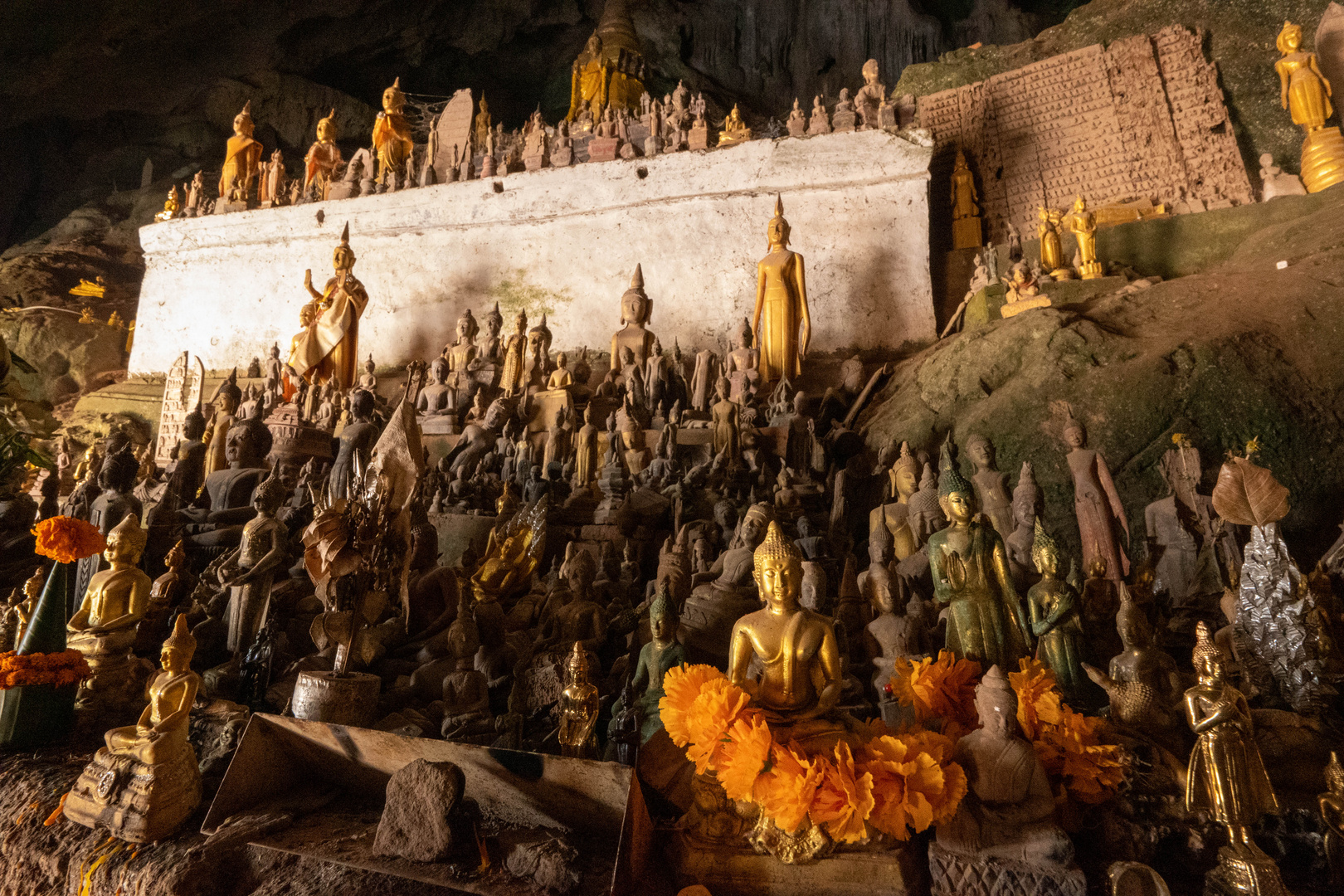 Pak Ou Höhle der 4000 beschädigten Buddha Statuen Luang Prabang Laos